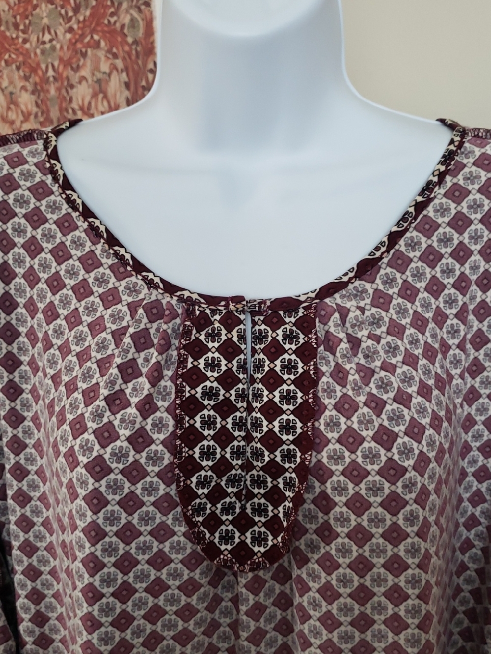 Liz Claiborne Burgundy and White Geometric Scoop Neck Top, 3X - Picture 6 of 11